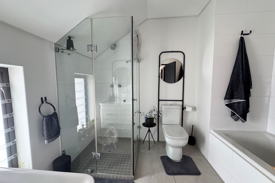 To Let 3 Bedroom Property for Rent in Graanendal Western Cape